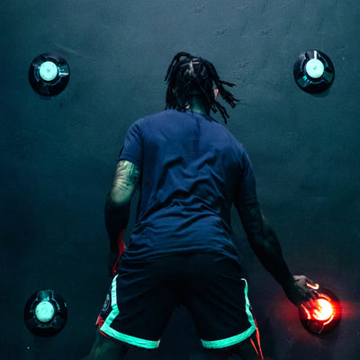 מחברי בלייזפוד לקיר