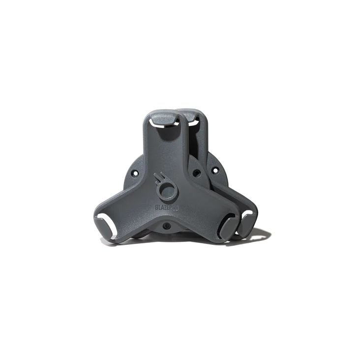 מחברי בלייזפוד לקיר