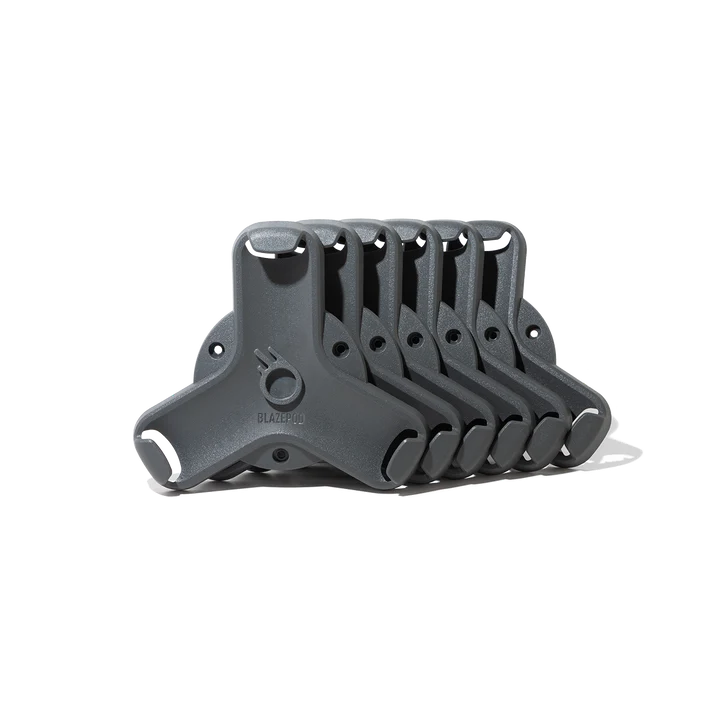 מחברי בלייזפוד לקיר